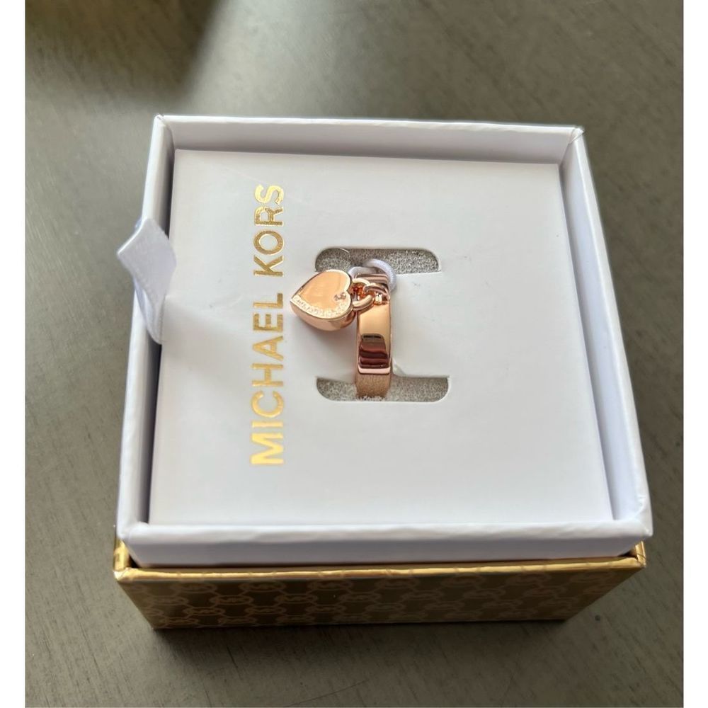 Michael Kors Ring Size 5 New in Box - Picture 3 of 5